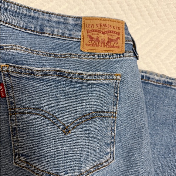 Levi’s Women’s Low Rise Bootcut Jeans Light Wash Size 32 - Picture 3 of 11